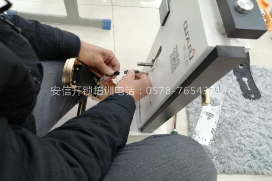 教开锁技术-智能锁维修